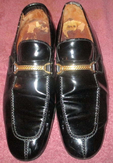 xxM1084M Cool 1960s Vintage Gucci 44 S 10/10½ Black Patent Leather Slip-On Loafer Shoes